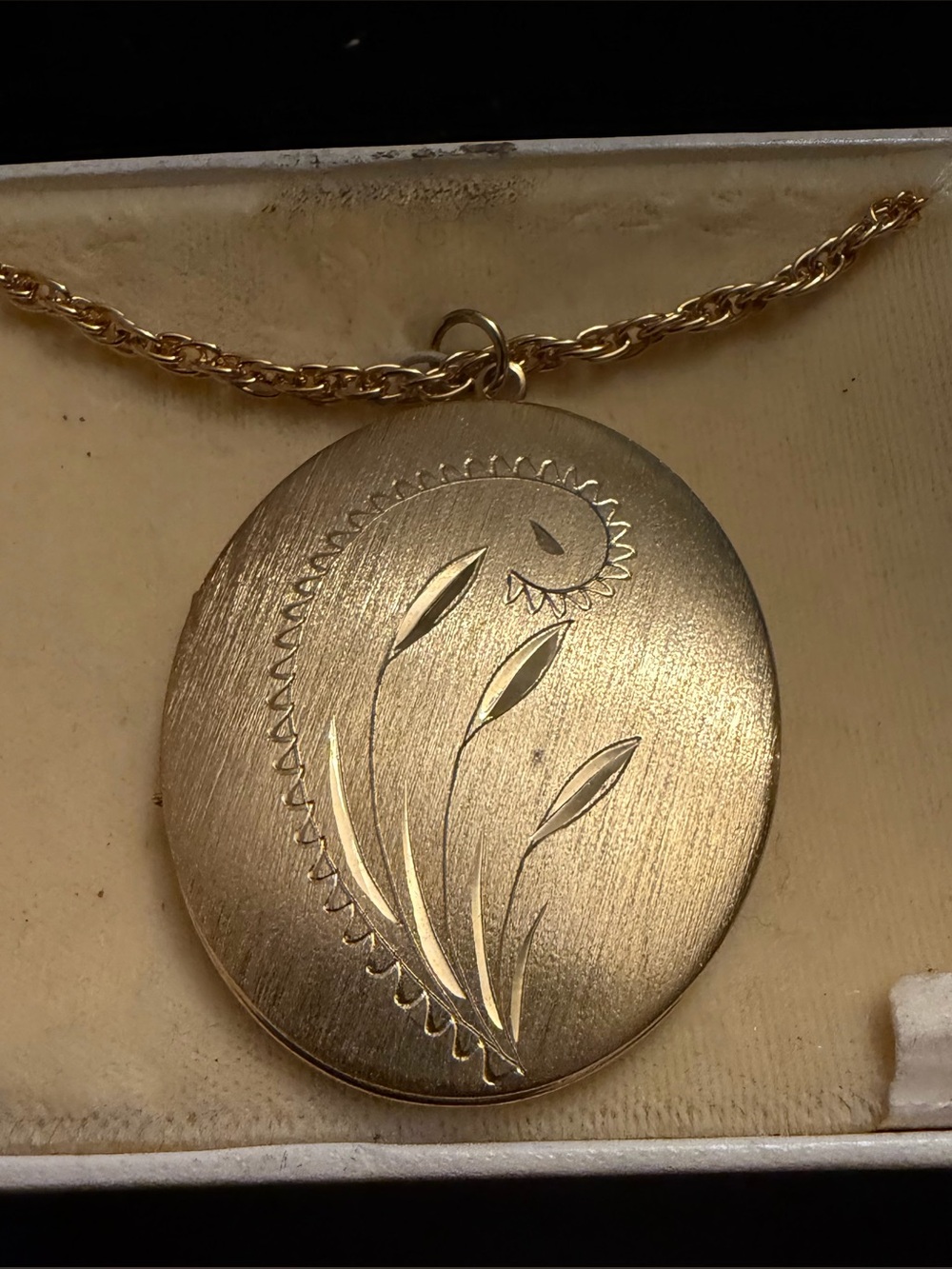 Vintage Mid Century Etched Round Locket Necklaces Set - Picture 2 of 10